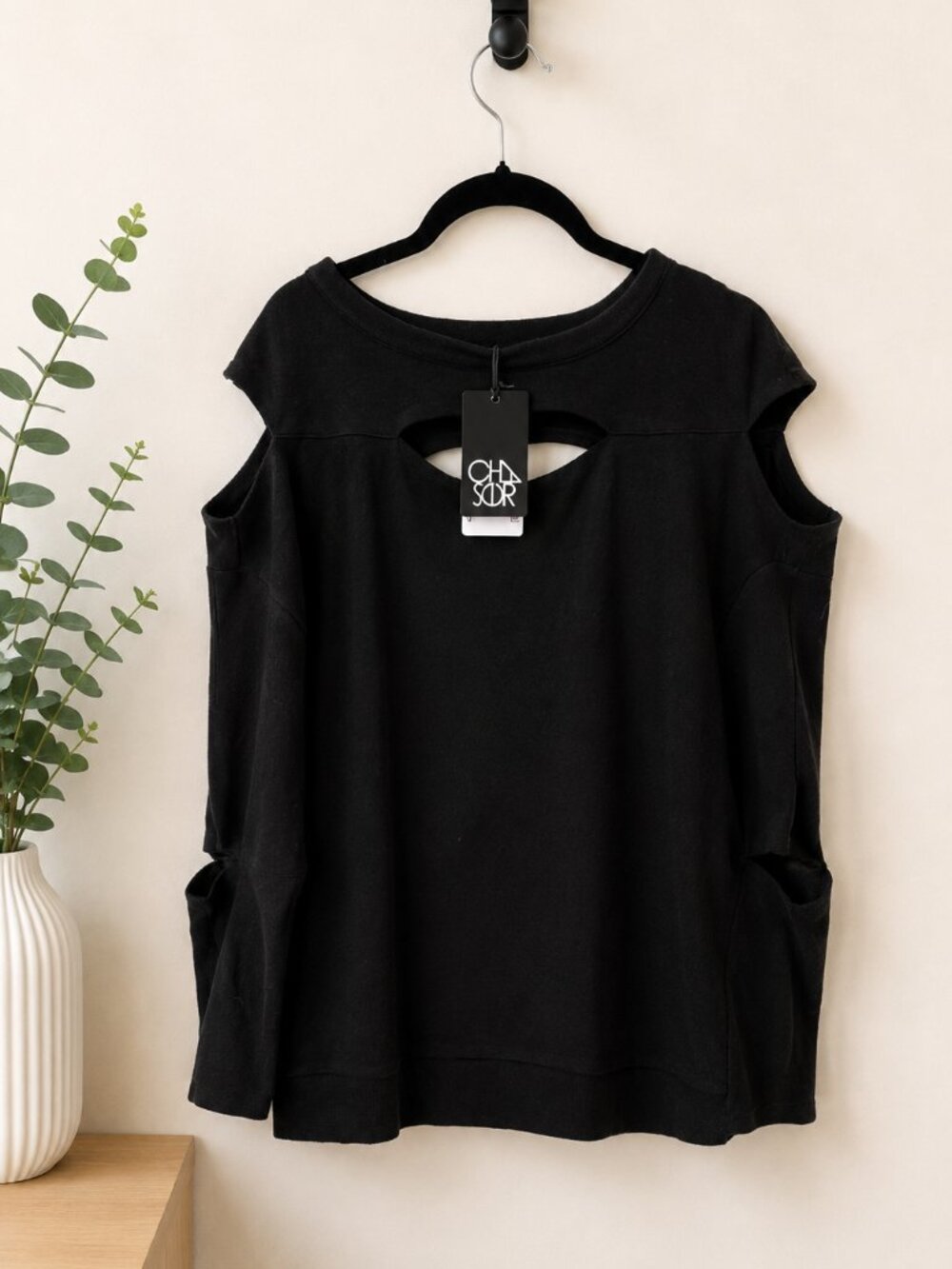 Chaser Black Cold Shoulder Cutout Long Sleeve Top Size M NWT